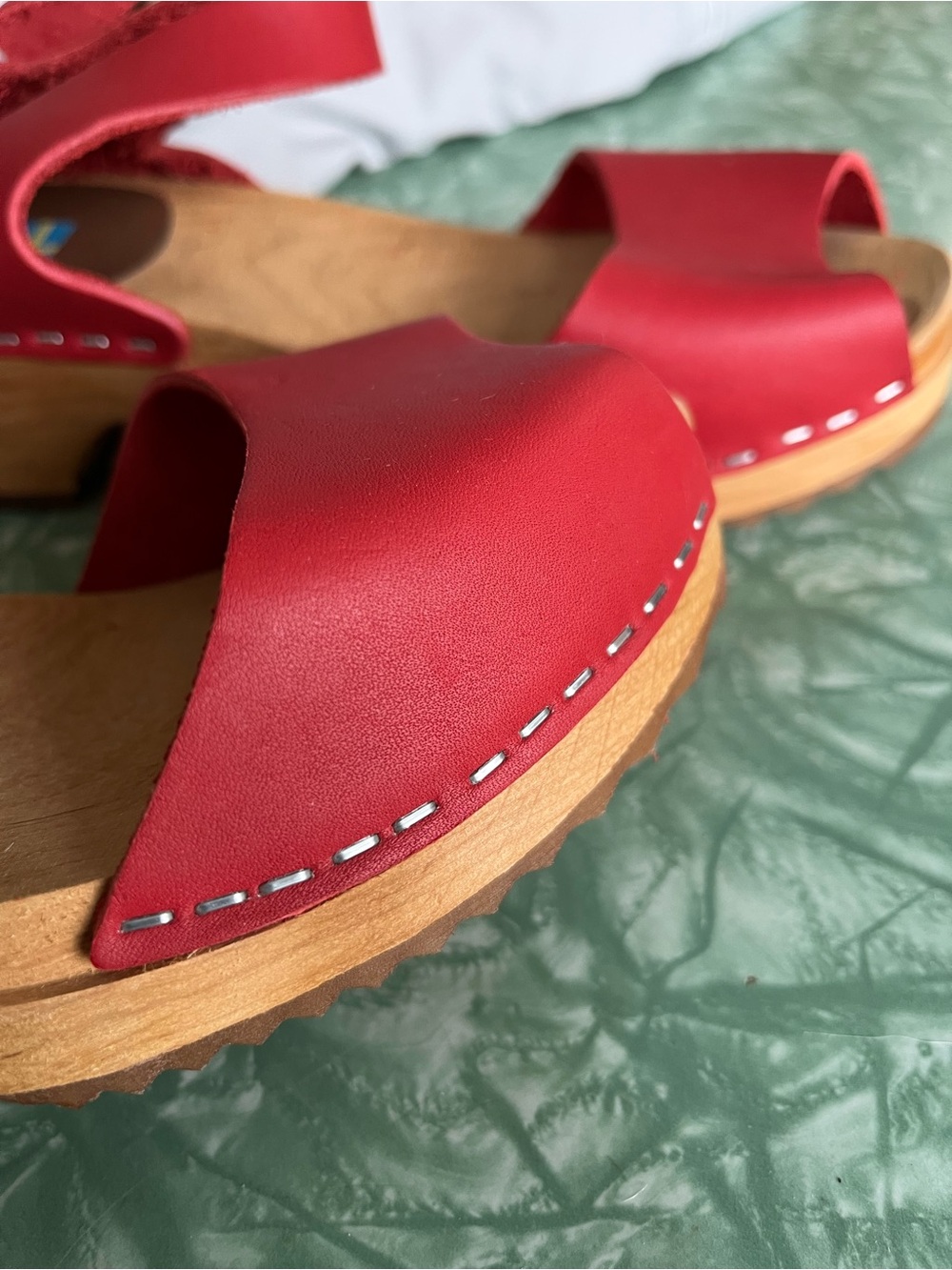 MIA Red Leather Wood-Platform Clog Sandals with Buckle Strap. Size 39 - Picture 3 of 6